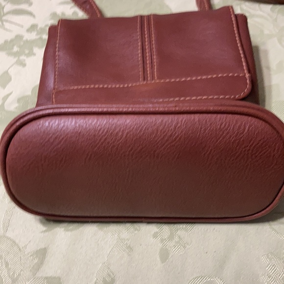 Liz Claiborne crossbody leather purse - Picture 2 of 7